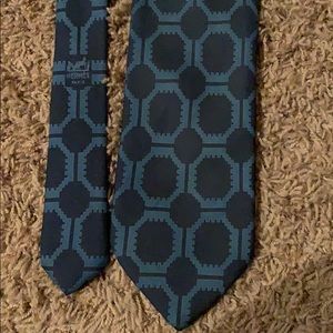Vintage Hermès tie in good condition